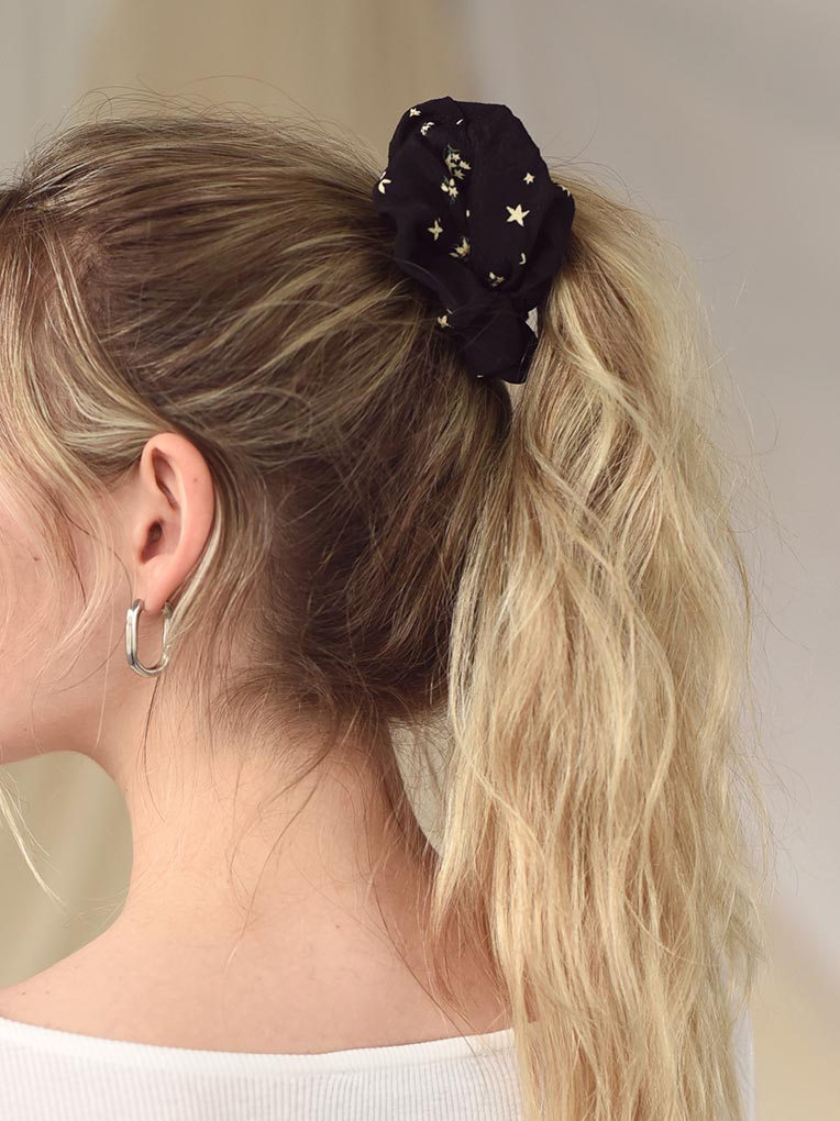 Eco Scrunchie Black Lily