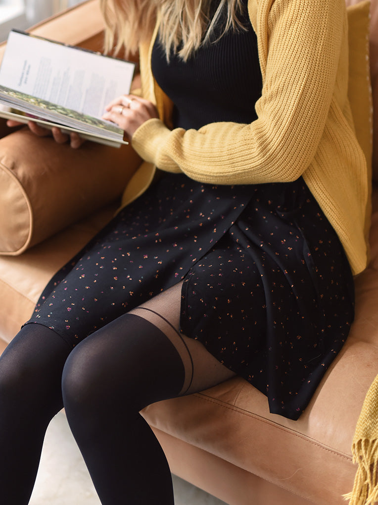 Over-the-knee tights with line