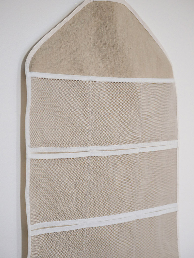 Hanging closet organizer